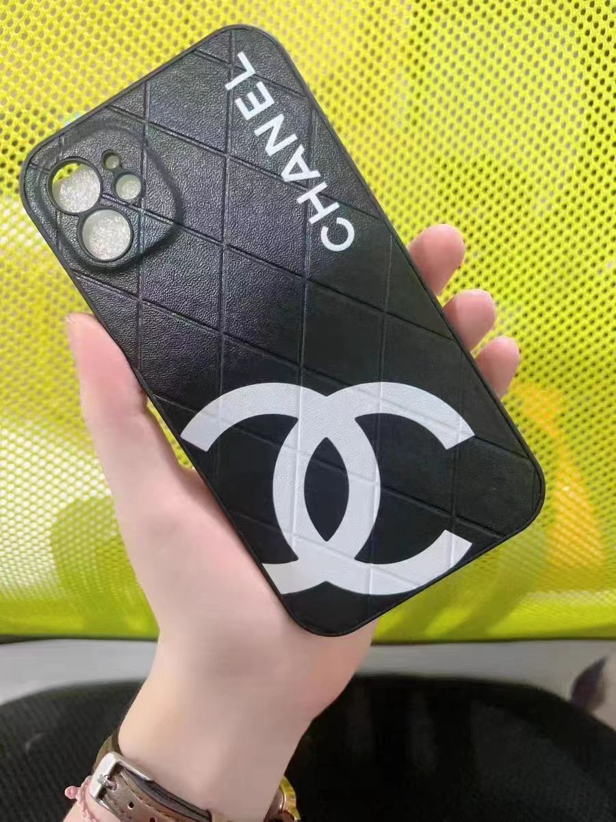 人気ハイブランド chanel iphone15 pro max ケース偽物