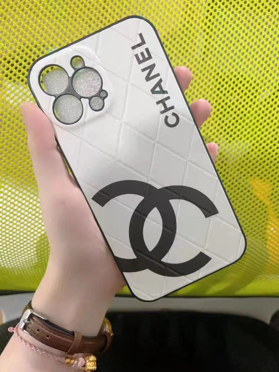 人気ハイブランド chanel iphone15 pro max ケース偽物