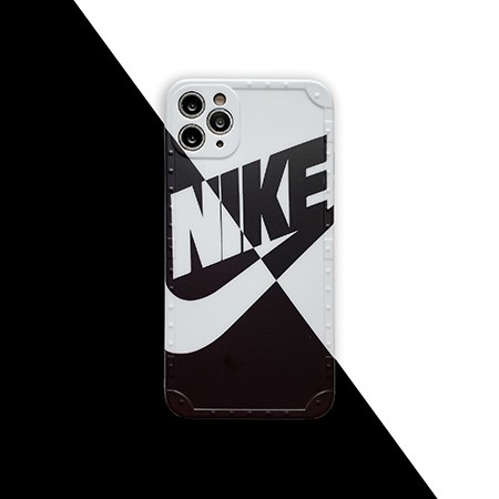 Nike 薄型 iPhone 16 Pro ケース