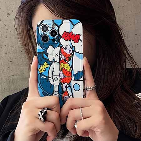 KAWS 漫画コミックブランド iPhone 16 ケース、KAWS スタイルポリエチレン iPhone 16 plus ケース、iPhone 16 pro max KAWS 携帯 ケース、iPhone 15 KAWS KAWS スマホ保護ケース 光沢、ハイブランド iPhone 15 plus ケース、iPhone 15 Pro KAWS スタイル iphone14/14plus ケース ブランドロゴ、Kaws スタイル メンズ iP