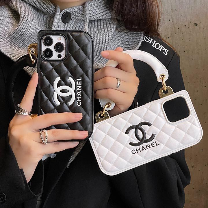 chanel  風 スマホケース iPhone16 ハイブランドスーツケース型，シャネル ブラック ホワイト アイフォン ケース15 かっこいい，Chanel 通販店 iphone ケース14 人気 ブランド 女子 ， 最新型シャネル菱形紋様iphone 13 pro高級 ケース