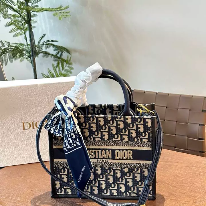 大人気dior【ディオール】レデイースBOOK TOTE スモールバッグ 偽物 ディオール スーパーコピー、ディオールコピー、N級品、通販、ディオールバッグコピー
