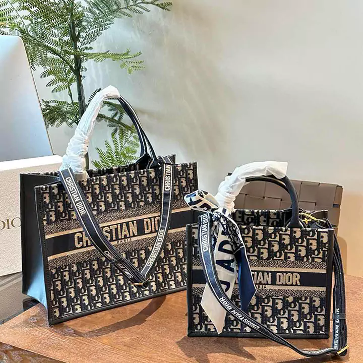 大人気dior【ディオール】レデイースBOOK TOTE スモールバッグ 偽物 ディオール スーパーコピー、ディオールコピー、N級品、通販、ディオールバッグコピー
